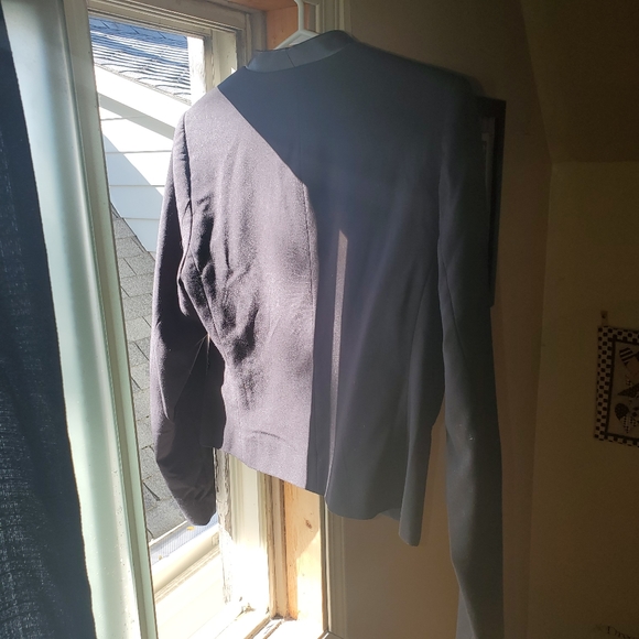 Black cute jacket that is blazer like style! - Picture 4 of 4